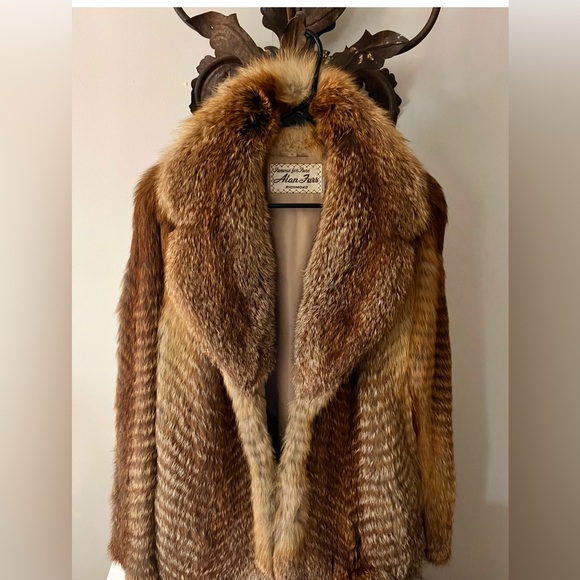 Alan Furs Jackets & Blazers - 🎄SALE🎁Elegant Red Fox FurJacket from Alan Furrier’s Size M. Very well cared for.